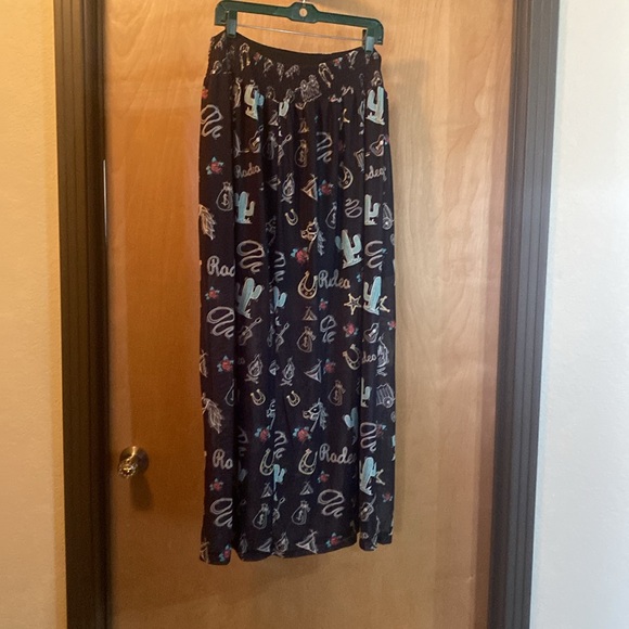 Rowdy Crowd Western Skirt - Picture 3 of 12